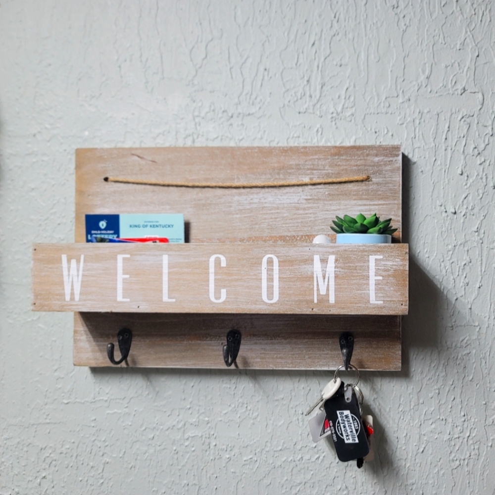 Welcome mail holder
